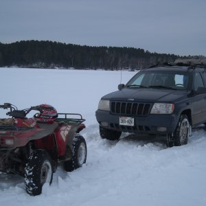 Media 'ICE FISHIN' in category 'Medium Sized Jeeps'